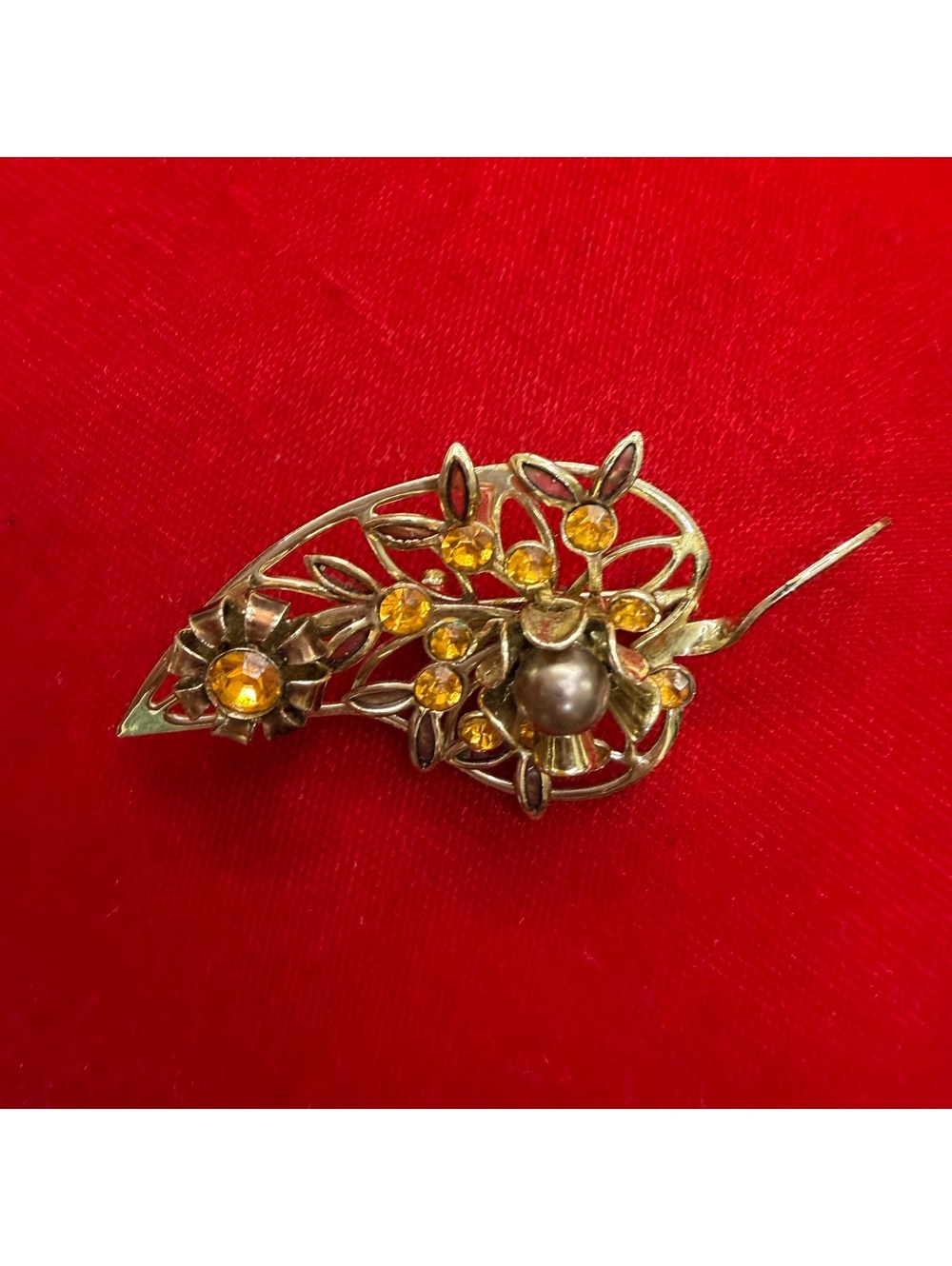 Gold tone & rhinestone leaf brooch vintage 70s